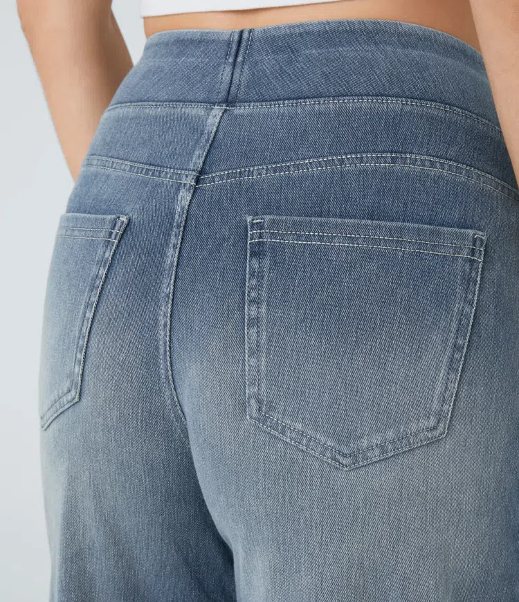 Relaxed Fit Wide-Leg Jeans